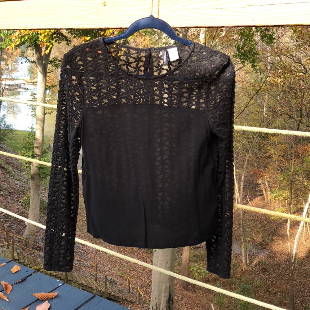 Black mesh sleeve & mesh button down back. Elegant